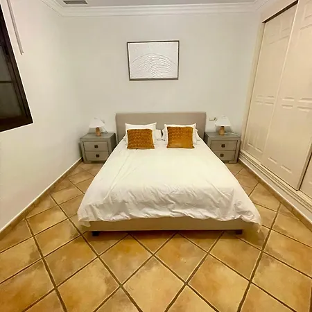 בית אירוח Elegant Near Sea And Port Banus