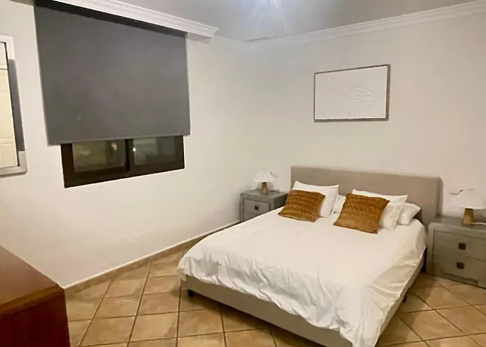 Elegant Near Sea And Port Banus *